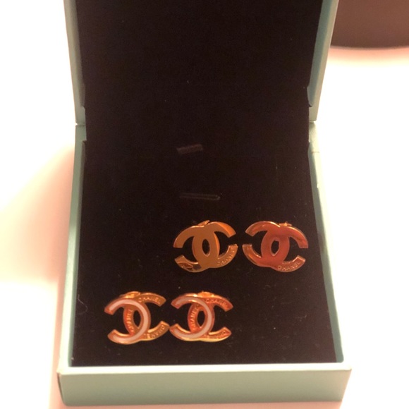 “SOLD” Chanel earrings - Picture 3 of 3
